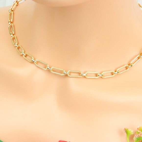 "Minimalist & Elegant Necklace Chain – Perfect for Women & Girls | UNVRC1519 - Picture 3 of 10